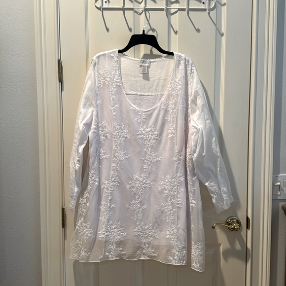 Pretty Soft Surroundings Top - Picture 1 of 5